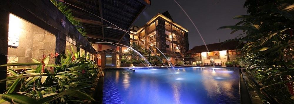 Bali World Hotel Bandung Exterior foto