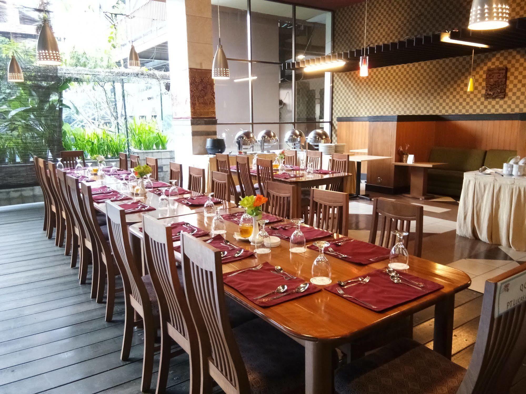 Bali World Hotel Bandung Exterior foto